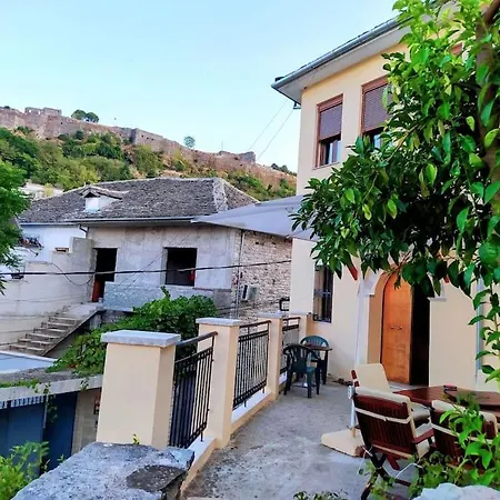 George's Villa Gjirokastër